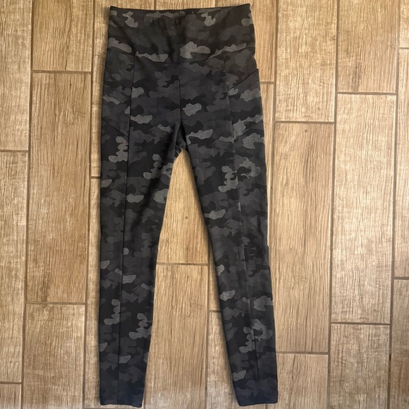 CAbi 3931 ATC Camo Leggings Size Medium - Picture 3 of 8